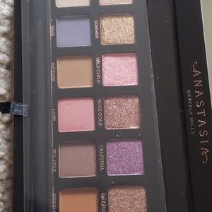 Eyeshadow  palette